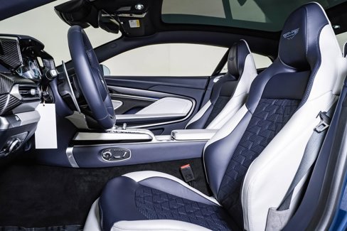 Used 2025 Aston Martin Vanquish image 22