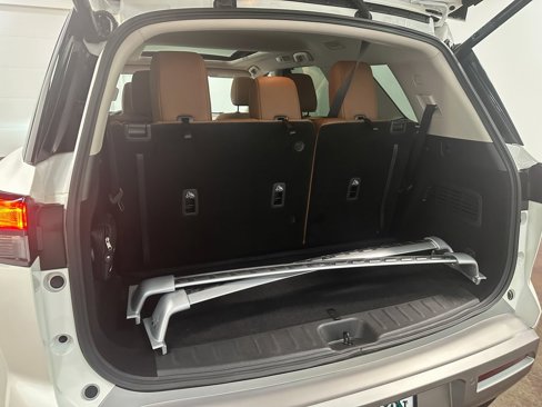 Used 2024 Nissan Pathfinder Platinum image 79