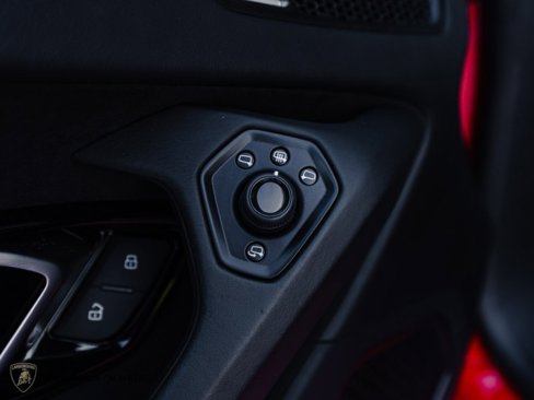Used 2021 Lamborghini Huracan EVO image 30