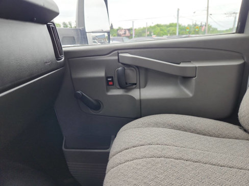 Used 2016 Chevrolet Express 3500 Extended image 11