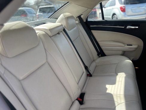 Used 2018 Chrysler 300 Limited w/ Safetytec Plus Group image 31