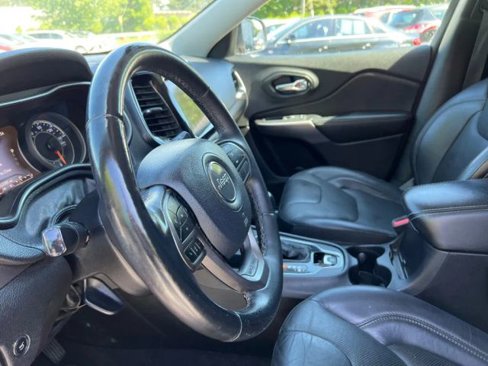 Used 2019 Jeep Cherokee Limited image 12