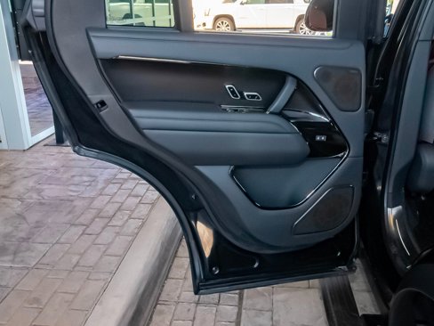 Used 2025 Land Rover Range Rover SV image 42