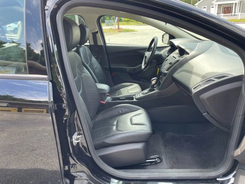 Used 2016 Ford Focus SE w/ Equipment Group 201A image 12