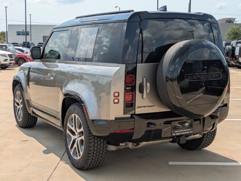 New 2025 Land Rover Defender 90 X-Dynamic SE image 9