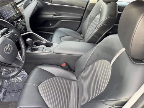 Used 2022 Toyota Camry SE image 10