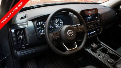 Used 2024 Nissan Pathfinder S image 9