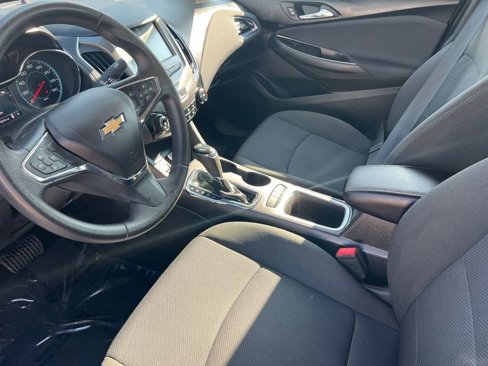 Used 2018 Chevrolet Cruze LT w/ Convenience Package image 9
