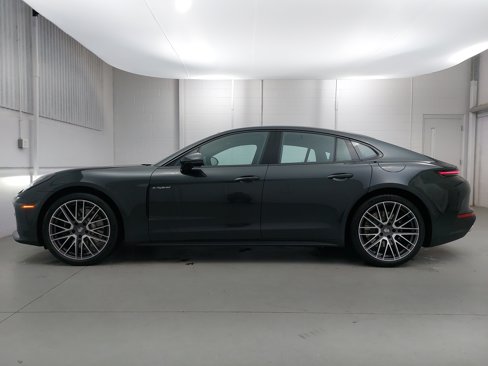 New 2025 Porsche Panamera 4 image 2