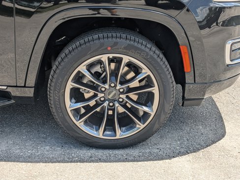 New 2025 Jeep Wagoneer L Series II image 11