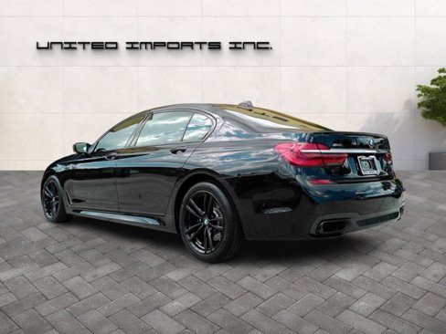 Used 2018 BMW 750i xDrive image 3