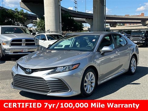 Used 2023 Toyota Camry LE image 5