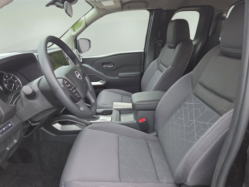 Used 2025 Nissan Frontier SV image 14