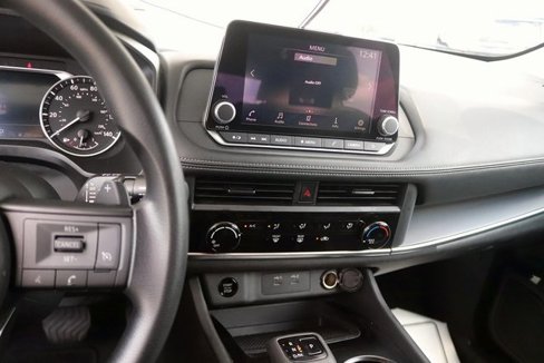 Used 2024 Nissan Rogue S image 17