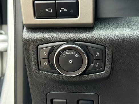Used 2018 Ford F150 Lariat image 19