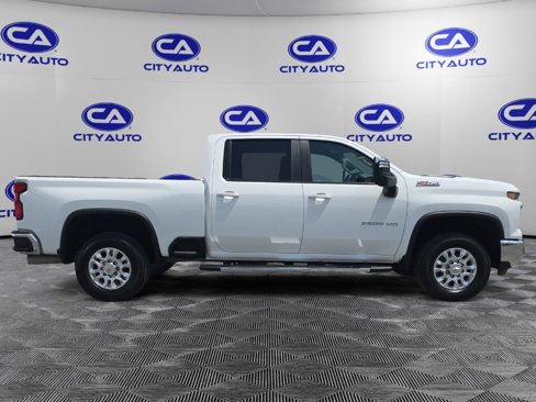 Used 2024 Chevrolet Silverado 2500 LT image 3