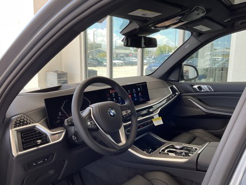 New 2026 BMW X5 xDrive50e image 11