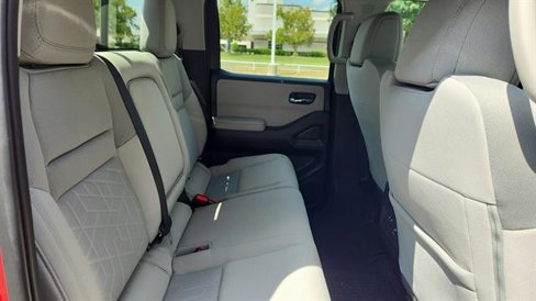 Used 2025 Nissan Frontier SV w/ SV Convenience Package image 34