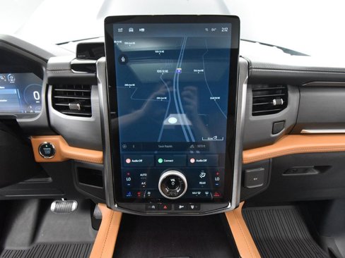 Used 2024 Ford Expedition Platinum image 34