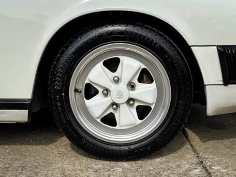 Used 1986 Porsche 911 Carrera image 15