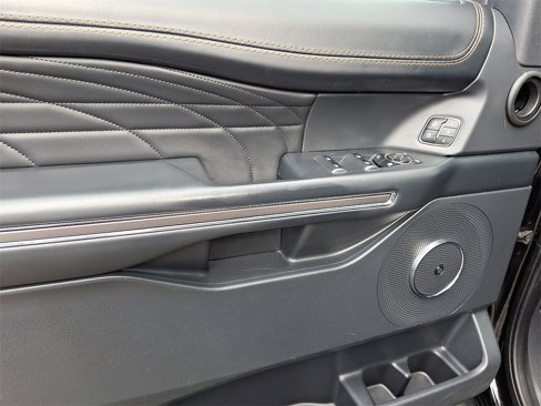 Used 2023 Ford Expedition Platinum image 10
