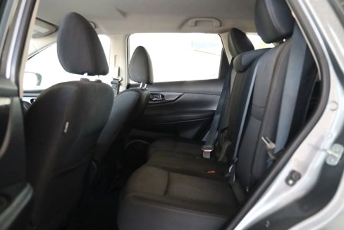Used 2018 Nissan Rogue SV w/ Premium Package image 16