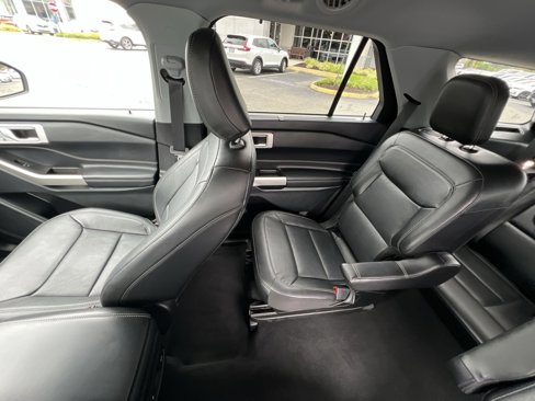 Used 2022 Ford Explorer Limited w/ Equipment Group 301A image 3