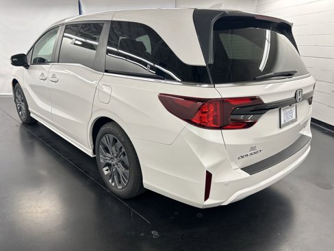 New 2026 Honda Odyssey Touring image 3