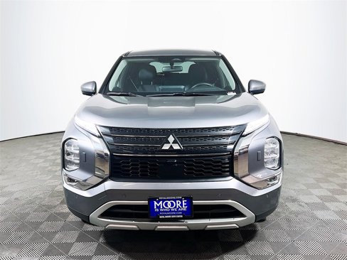 Used 2024 Mitsubishi Outlander SE image 3
