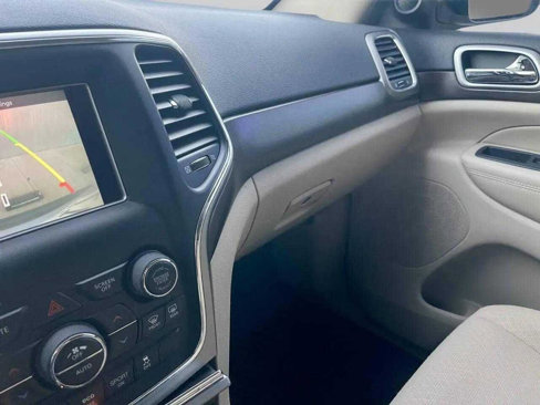 Used 2018 Jeep Grand Cherokee Laredo image 27