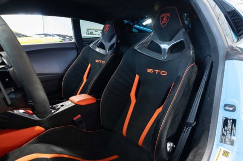 Used 2022 Lamborghini Huracan STO image 13