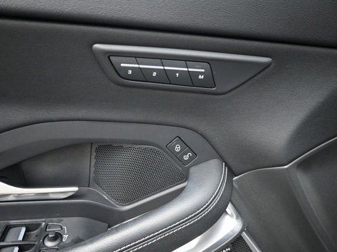 Certified 2020 Jaguar E-PACE R-Dynamic SE image 21
