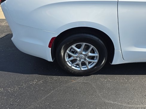 New 2026 Chrysler Pacifica Select image 11