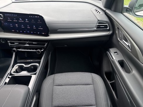 New 2025 Chevrolet Traverse LT image 24