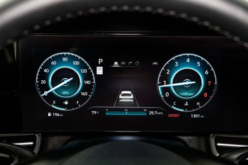 Used 2025 Hyundai Elantra SEL image 12