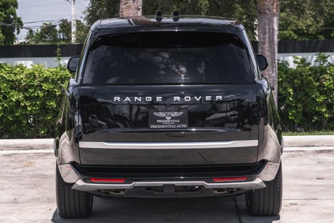 Used 2025 Land Rover Range Rover Long Wheelbase Autobiography image 10