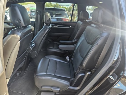 Used 2023 Cadillac XT6 Premium Luxury image 16