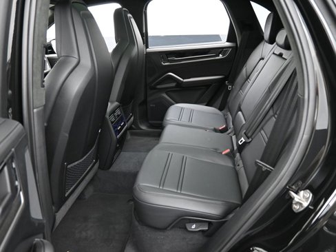 New 2025 Porsche Cayenne Turbo image 26
