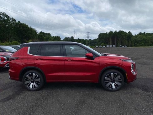 New 2025 Mitsubishi Outlander AWD image 2