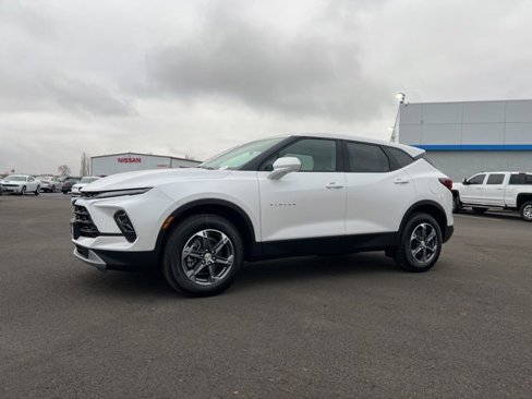 New 2025 Chevrolet Blazer LT image 3