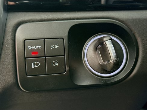 Certified 2022 Porsche Cayenne Platinum Edition image 11
