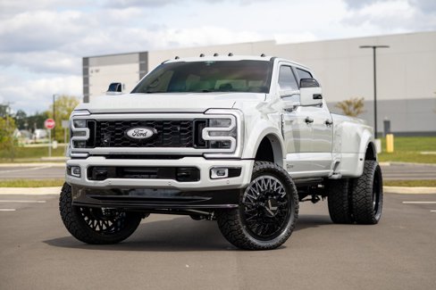 Used 2025 Ford F450 Platinum w/ Platinum Plus Package image 3
