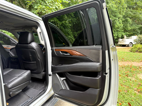 Used 2019 Cadillac Escalade ESV Premium Luxury w/ LPO, Radiant Package image 10