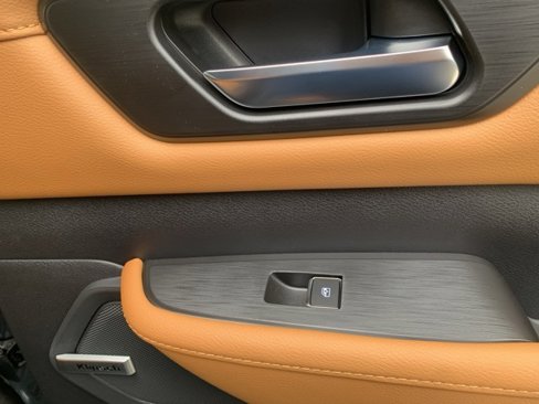 New 2025 Nissan Armada SL image 30