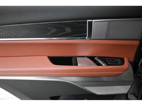 New 2026 Cadillac Vistiq Platinum image 12