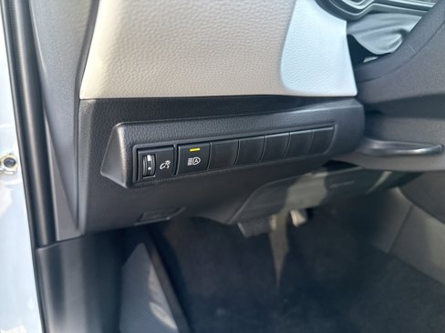 New 2025 Toyota Corolla SE image 15