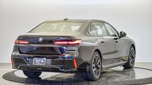 New 2026 BMW 750e xDrive image 5