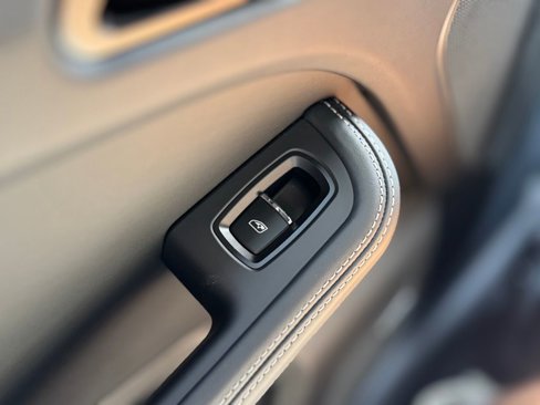Used 2025 Porsche Macan GTS image 41