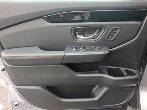 Certified 2025 Honda Pilot TrailSport image 12