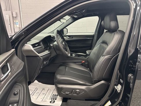 New 2025 Jeep Grand Cherokee Limited w/ Black Appearance Package image 26